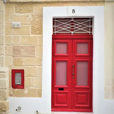 Malta's Naughtiest Cabaret * Флориана