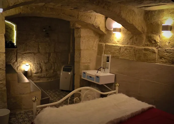 Malta's Naughtiest Cabaret Lejlighed *