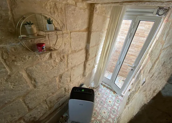 Malta's Naughtiest Cabaret Lejlighed