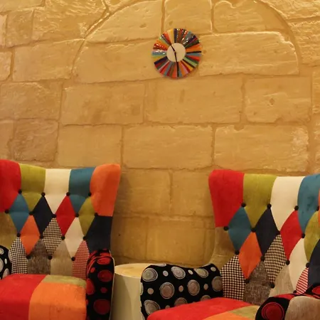 Malta's Naughtiest Cabaret Флориана