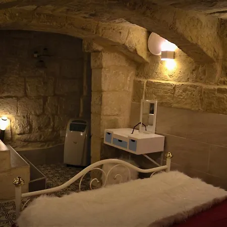 Malta's Naughtiest Cabaret Apartment *