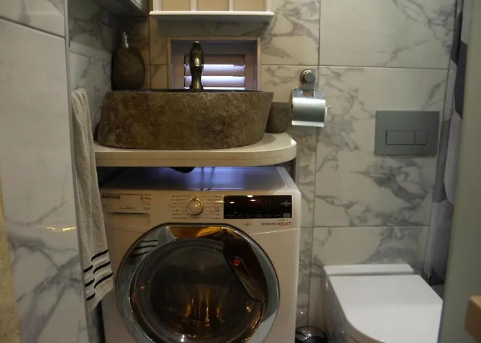 アパート Malta's Naughtiest Cabaret