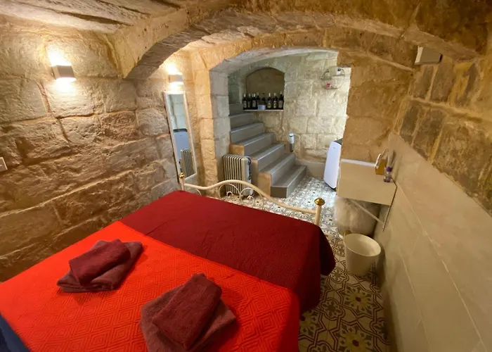 Malta's Naughtiest Cabaret * Флориана